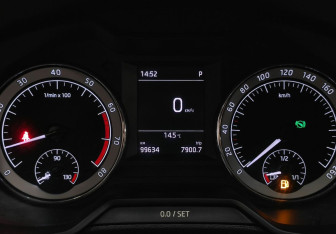 Подержанный автомобиль Skoda Octavia Liftback 2017 года (17 фото)