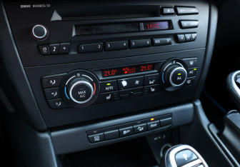 Подержанный автомобиль BMW X1 2013 года (18 фото)