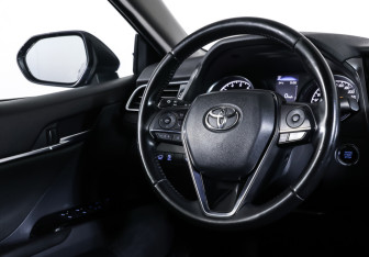 Подержанный автомобиль Toyota Camry Sedan 2020 года (13 фото)