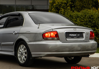 Подержанный автомобиль Hyundai Sonata 2008 года (16 фото)