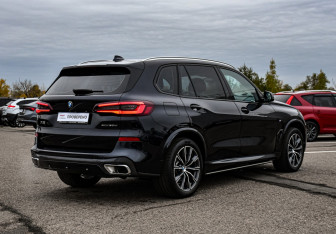Подержанный автомобиль BMW X5 2023 года (5 фото)