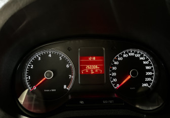 Подержанный автомобиль Volkswagen Polo Sedan 2012 года (11 фото)