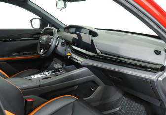 Подержанный автомобиль Changan UNI-V 2023 года (9 фото)