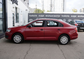 Подержанный автомобиль Skoda Rapid Liftback 2014 года (8 фото)