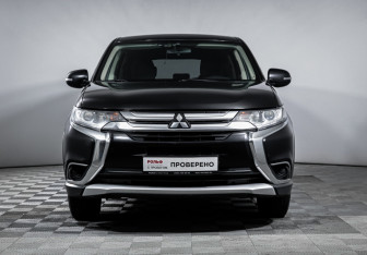 Подержанный автомобиль Mitsubishi Outlander 2015 года (2 фото)