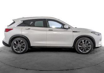 Подержанный автомобиль Infiniti QX50 2021 года (4 фото)