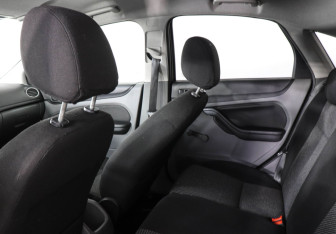 Подержанный автомобиль Ford Focus Hatchback 2010 года (8 фото)