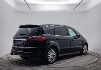 Подержанный автомобиль Ford S-MAX 2011 года (5 фото)