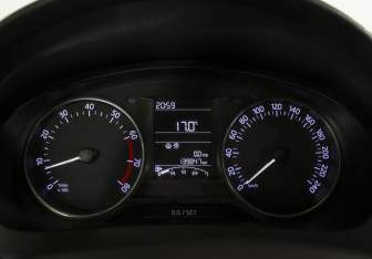 Подержанный автомобиль Skoda Rapid Liftback 2015 года (11 фото)