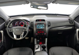 Подержанный автомобиль Kia Sorento 2011 года (14 фото)