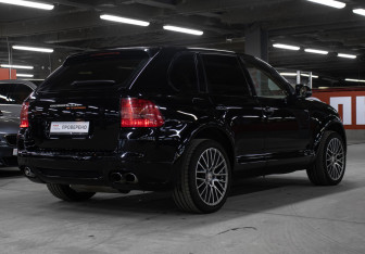 Подержанный автомобиль Porsche Cayenne 2006 года (24 фото)