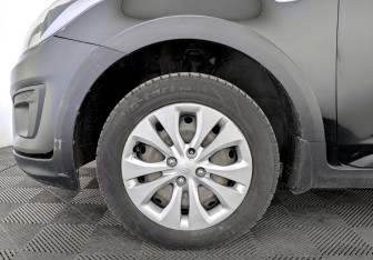 Подержанный автомобиль Kia Rio Hatchback 2020 года (18 фото)