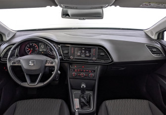 Подержанный автомобиль SEAT Leon Hatchback 2013 года (14 фото)