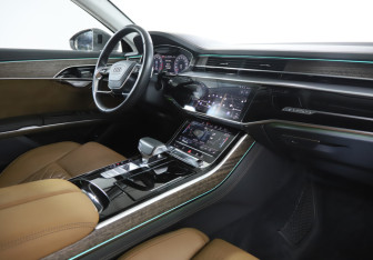 Подержанный автомобиль Audi A8 2019 года (9 фото)