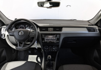 Подержанный автомобиль Skoda Rapid Liftback 2019 года (14 фото)