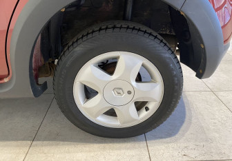 Подержанный автомобиль Renault Sandero 2013 года (9 фото)