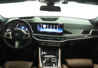 Подержанный автомобиль BMW X6 2024 года (12 фото)