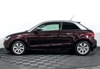 Подержанный автомобиль Audi A1 2012 года (8 фото)