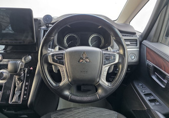 Подержанный автомобиль Mitsubishi Delica D:5 2019 года (13 фото)