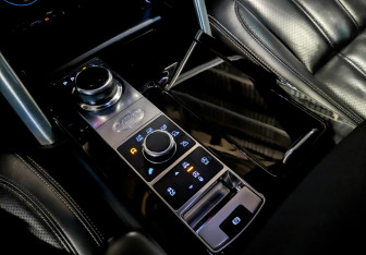 Подержанный автомобиль Land Rover Discovery 2018 года (26 фото)