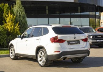 Подержанный автомобиль BMW X1 2014 года (7 фото)