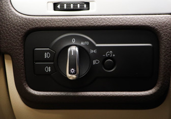 Подержанный автомобиль Volkswagen Touareg 2016 года (21 фото)