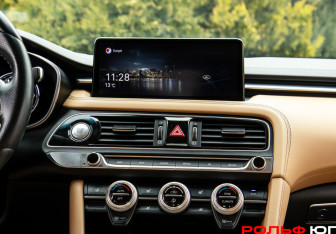 Подержанный автомобиль Genesis G70 2021 года (13 фото)