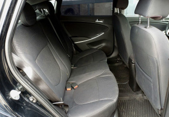 Подержанный автомобиль Hyundai Solaris Hatchback 2013 года (21 фото)