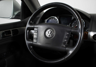 Подержанный автомобиль Volkswagen Touareg 2008 года (11 фото)