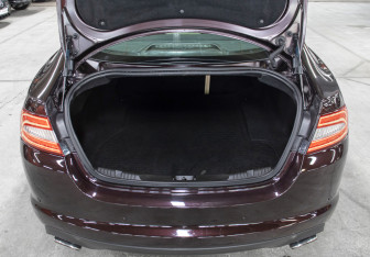Подержанный автомобиль Jaguar XF Sedan 2011 года (10 фото)