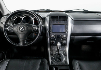 Подержанный автомобиль Suzuki Grand Vitara 2013 года (8 фото)
