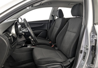 Подержанный автомобиль Kia Rio Hatchback 2021 года (19 фото)