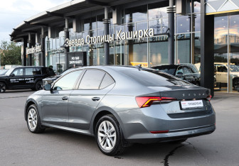 Подержанный автомобиль Skoda Octavia Liftback 2022 года (7 фото)
