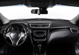 Подержанный автомобиль Nissan Qashqai 2017 года (11 фото)