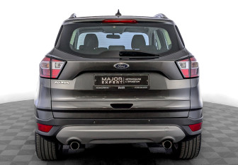 Подержанный автомобиль Ford Kuga 2018 года (6 фото)