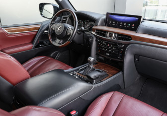 Подержанный автомобиль Lexus LX 2019 года (11 фото)