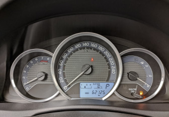 Подержанный автомобиль Toyota Auris Hatchback 2013 года (16 фото)