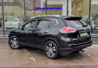 Подержанный автомобиль Nissan X-Trail 2015 года (6 фото)