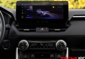 Подержанный автомобиль Toyota RAV4 2025 года (18 фото)