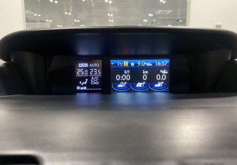 Подержанный автомобиль Subaru XV 2013 года (14 фото)