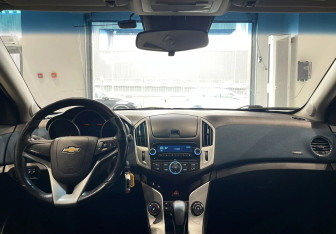 Подержанный автомобиль Chevrolet Cruze Hatchback 2013 года (11 фото)