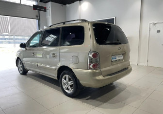 Подержанный автомобиль Hyundai Trajet 2007 года (6 фото)