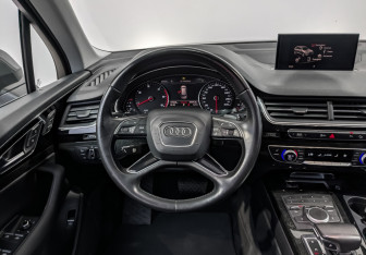 Подержанный автомобиль Audi Q7 2016 года (21 фото)