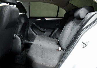 Подержанный автомобиль Volkswagen Jetta Sedan 2012 года (8 фото)