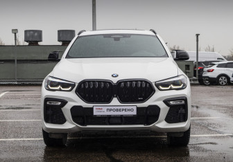 Подержанный автомобиль BMW X6 2020 года (2 фото)