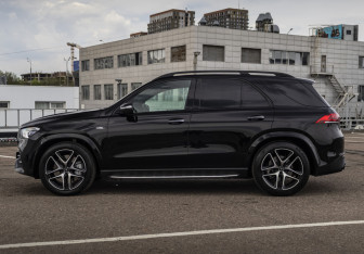 Подержанный автомобиль Mercedes-Benz GLE AMG 2023 года (10 фото)