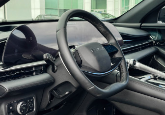 Подержанный автомобиль Exeed RX 2023 года (13 фото)