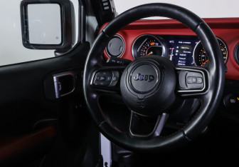 Подержанный автомобиль Jeep Wrangler 2022 года (12 фото)