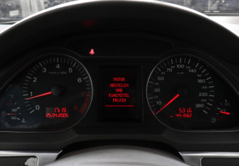 Подержанный автомобиль Audi A6 Sedan 2004 года (7 фото)