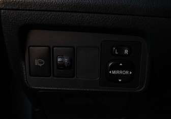 Подержанный автомобиль Toyota Corolla Sedan 2007 года (15 фото)